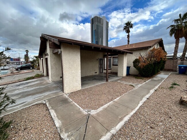 Building Photo - *SINGLE STORY 2 BEDROOM 2 BATH*