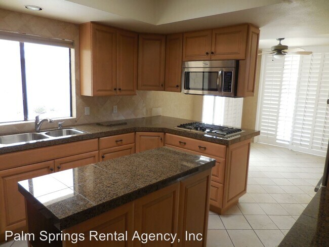 Building Photo - 4 br, 3 bath House - 1540 E. Sierra Way