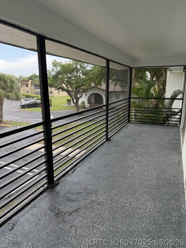 Building Photo - 2810 Riverside Dr