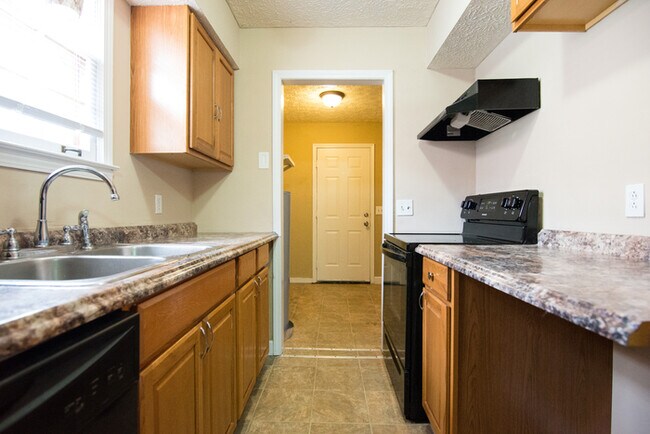 Building Photo - 4 Bedroom in Nashville, TN