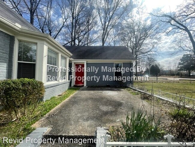 Building Photo - 4 br, 3 bath House - 3742 Poplar Ave.