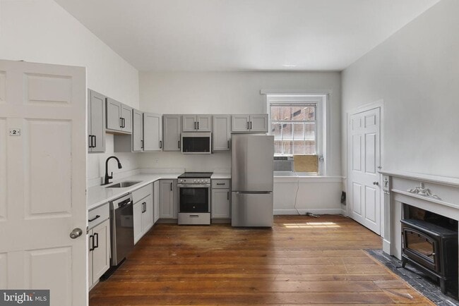 Building Photo - 835 E Lombard St