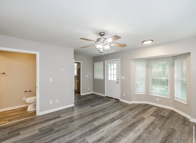 Foto del edificio - 144 Charlotte St