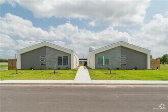 Building Photo - 2509 Mockingbird Rd