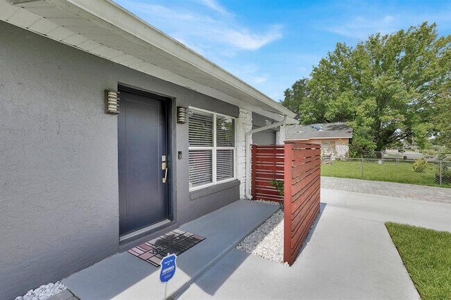 Building Photo - 7510 Rio Pinar Lakes Blvd