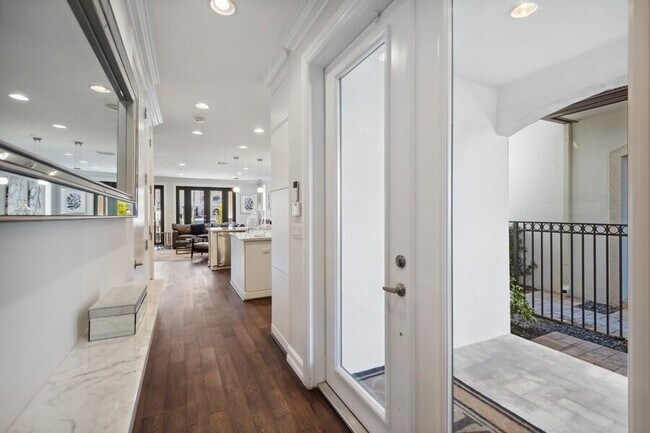 Building Photo - 95 Isle of Venice Dr