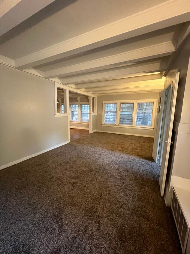 Foto principal - 1430 SW Polk St