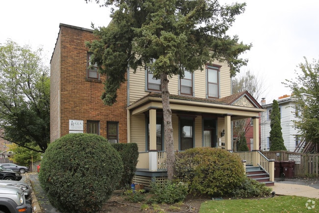 Photo - 947 South Blvd Apartments