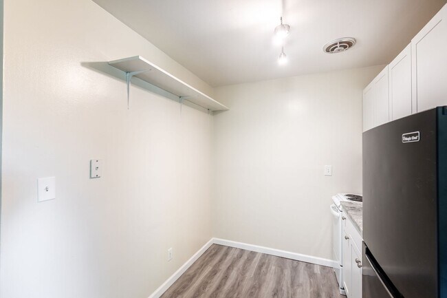 Building Photo - 5634 Macey Ave