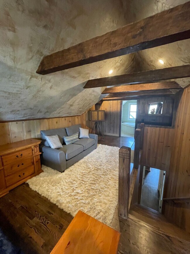 Building Photo - Short Term Rental!Large home right  next t...