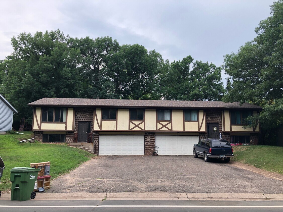 Primary Photo - 400 Cardigan Rd