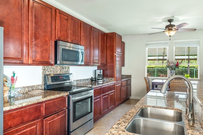 Foto del edificio - Beautiful Fully Furnished, 2 Bed, 2.5 Bath...