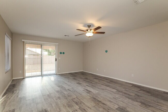 Foto del edificio - 24620 N 38th Ln