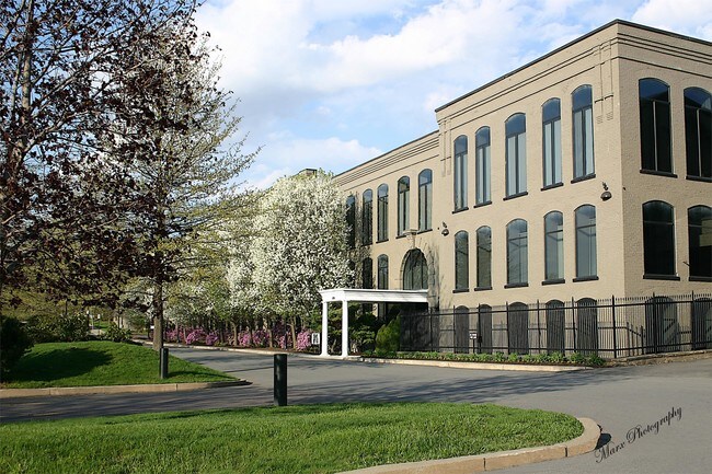 Building Photo - 800 James Ave