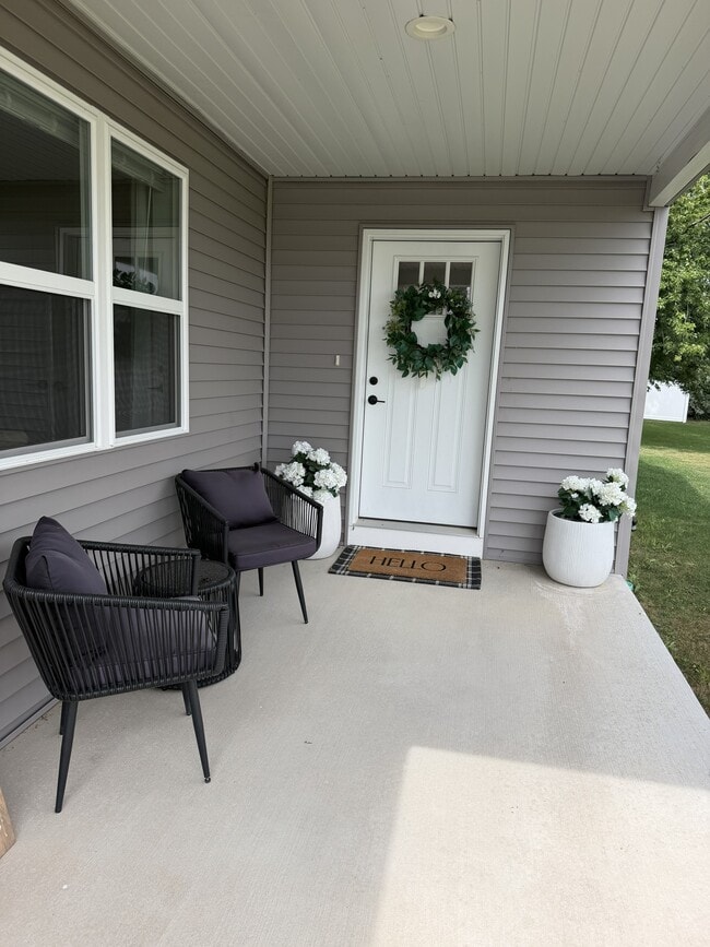 Building Photo - 702 Hartzheim Dr