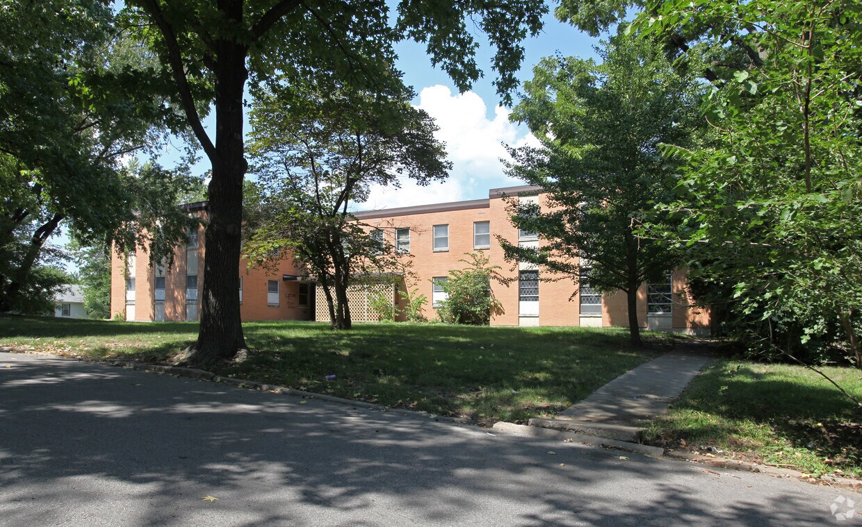 Foto principal - 1166 E 65th St