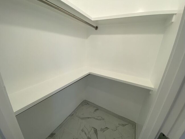 Foto del edificio - NEW CONSTRUCTION CONDO