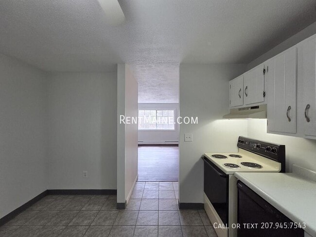 Building Photo - 10 Tall Pines Dr