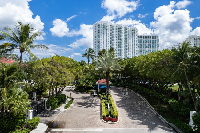 Entrada - Village By The Bay @ Aventura