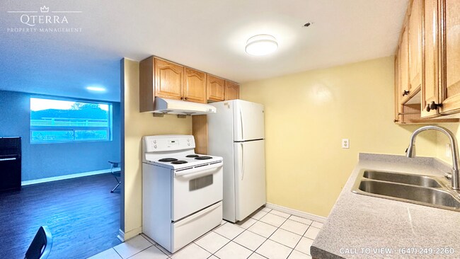 Building Photo - 66 Hollyhedge Dr