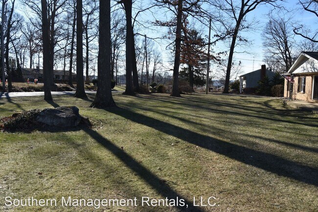 Foto del edificio - 3 br, 1 bath House - 3730 Brownton Road