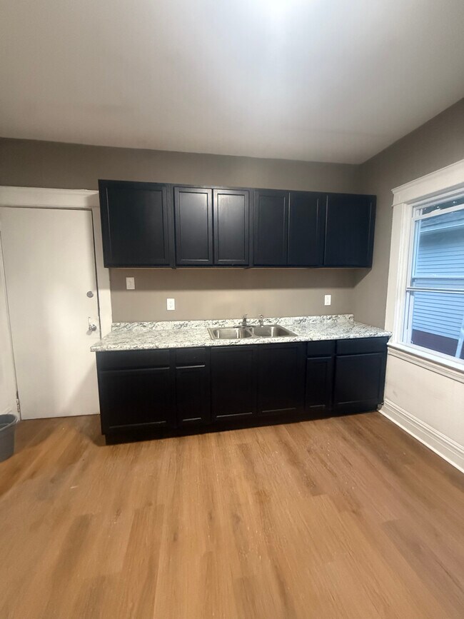 Foto del edificio - 727 E 127th St