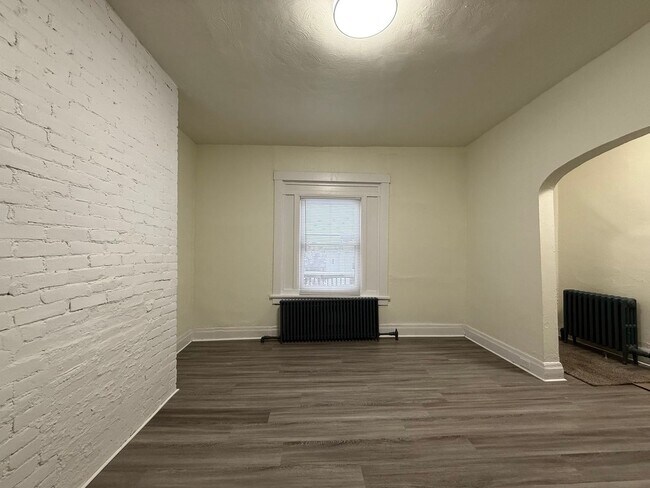 Building Photo - Updated 4BR House now showing!