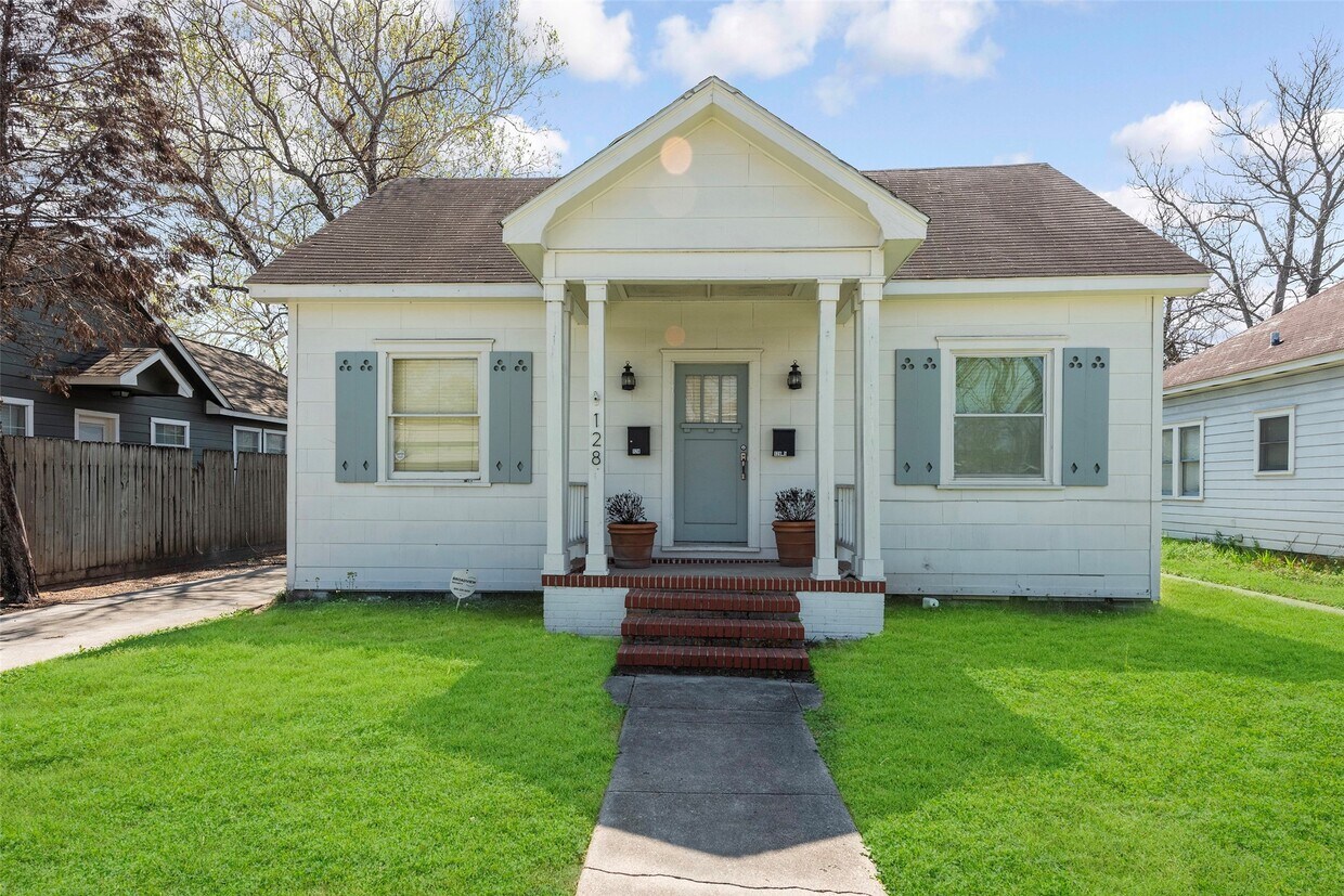 Foto principal - 128 E 23rd St