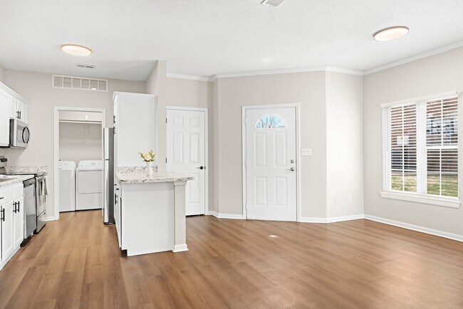 Building Photo - Savoy