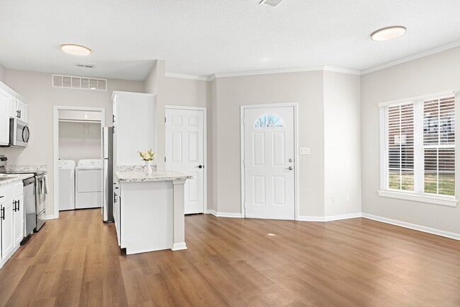 Building Photo - Savoy