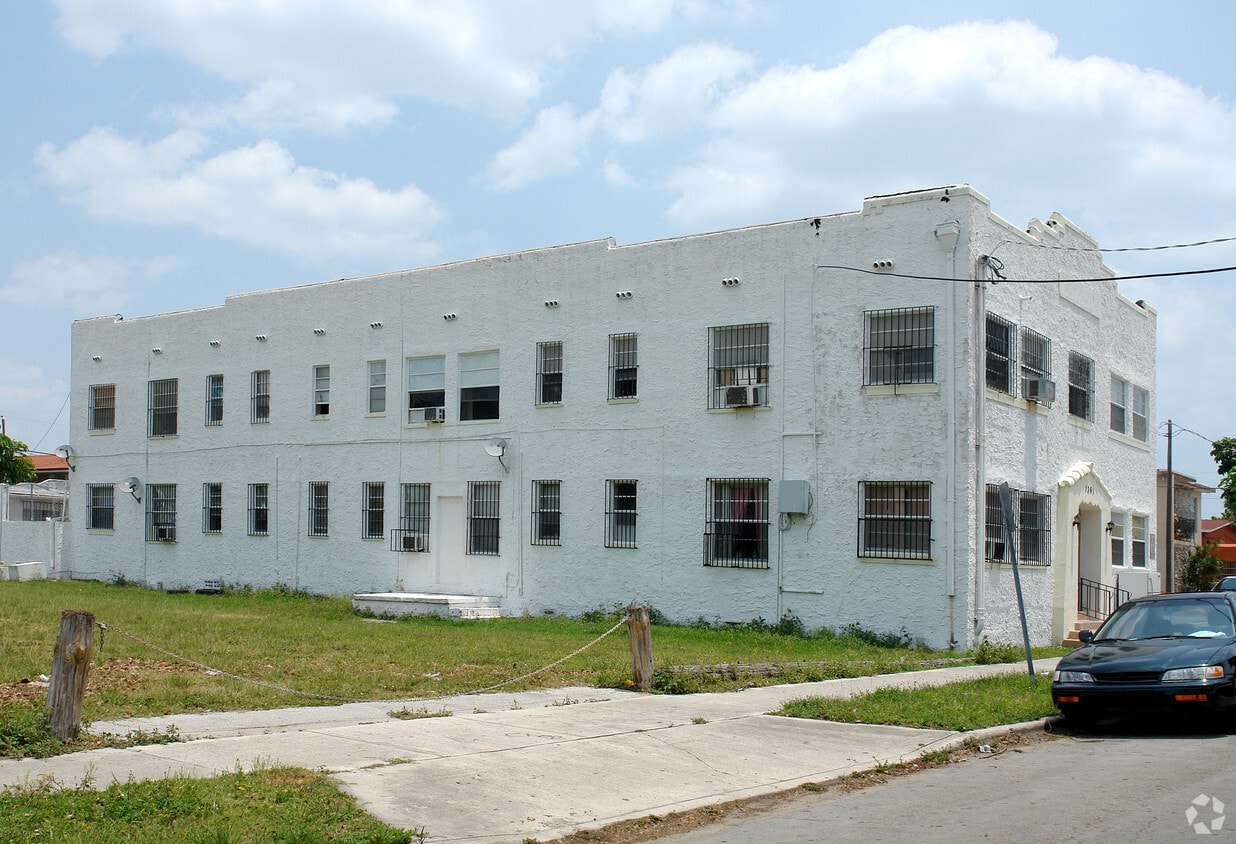 Building Photo - 1361 NW 4th St