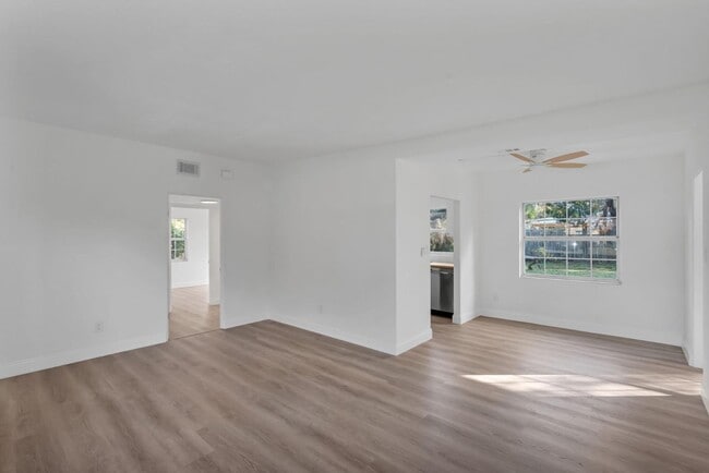 Foto del edificio - 833 Pinedale Ave