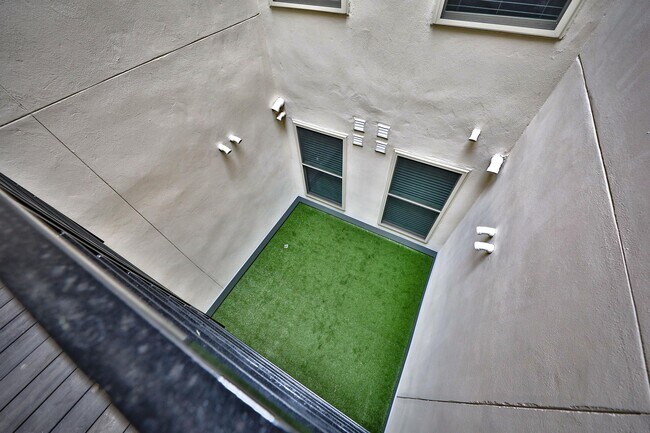 Foto del edificio - 1320 N Franklin St