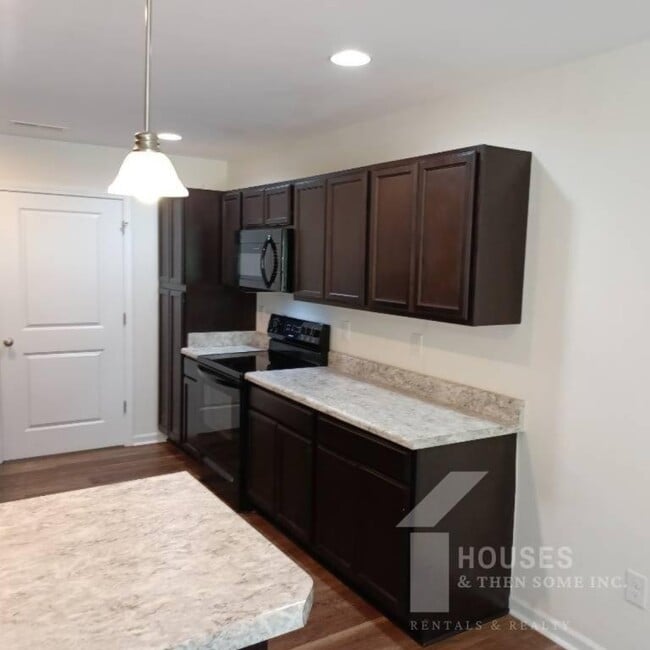 Building Photo - 401 Bramlett Rd.