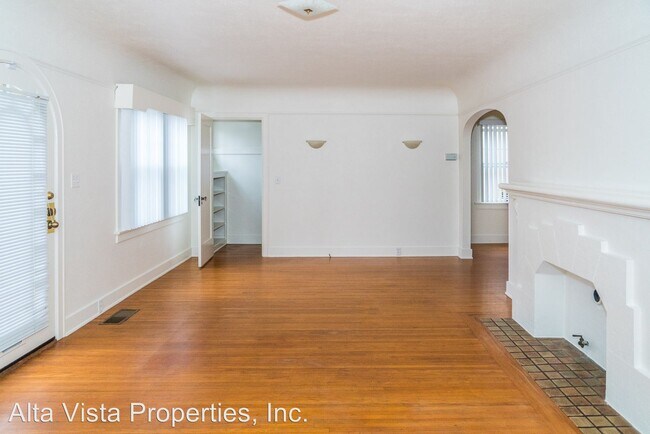 Foto del edificio - 301-305 Brookes Ave