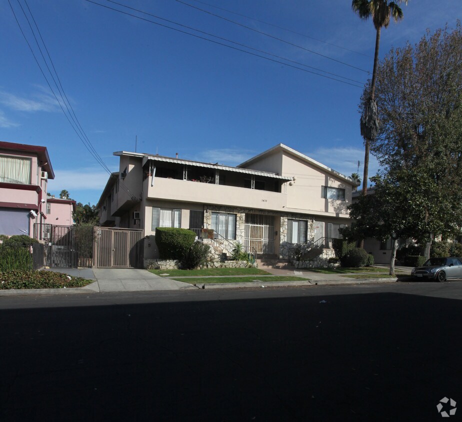 Building Photo - 5439 Russell Ave