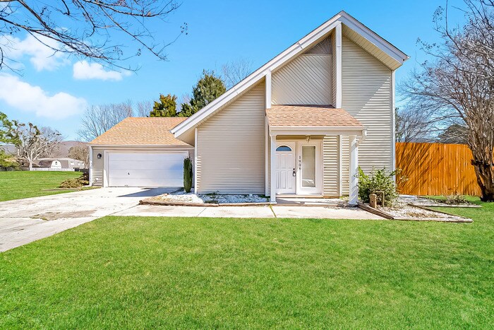 Primary Photo - Outstanding 3 Bedroom