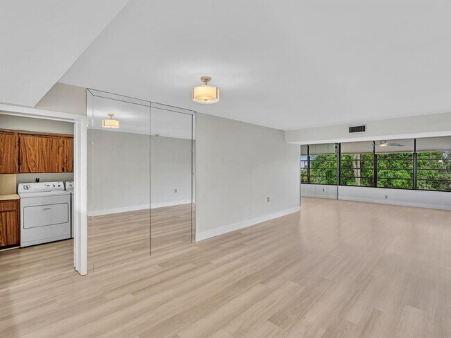 Foto del edificio - 1711 Whitehall Dr