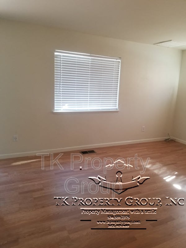 Building Photo - 1335 Oak Ridge Dr