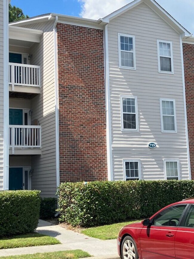Building Photo - 719 Melba Ct