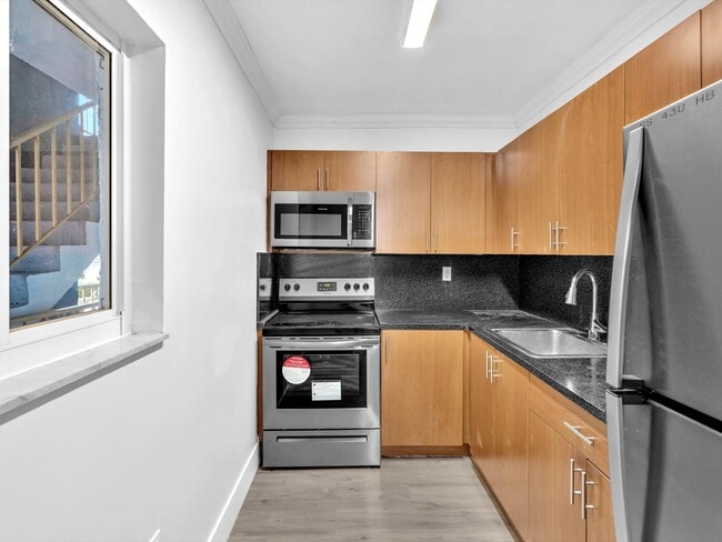 Building Photo - Marina View