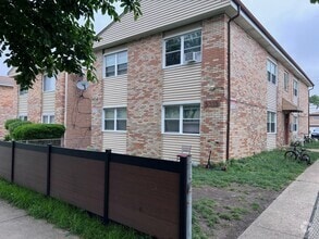 Building Photo - 5315 S 73rd Ct