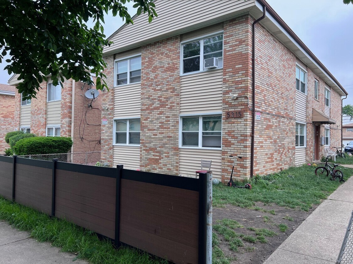 Foto principal - 5315 S 73rd Ct