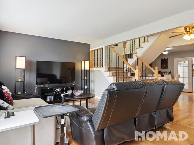 Foto del edificio - 3 Bedroom Townhome in Aurora