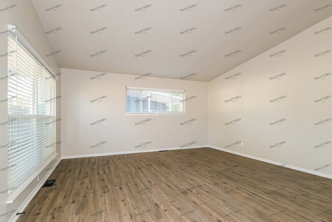 Building Photo - 380 Moule Dr