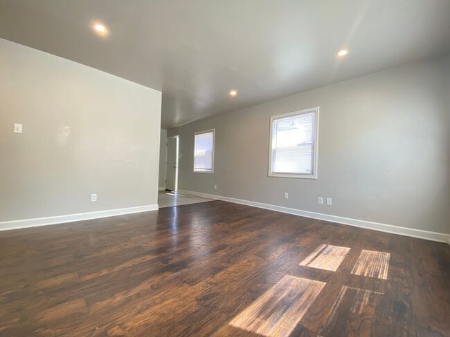 Building Photo - 3 Bedroom Home In Gary