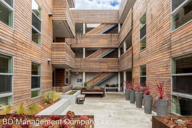 Building Photo - 1122 Pico Blvd