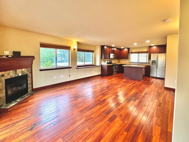 Building Photo - 14312 Stone Ave N