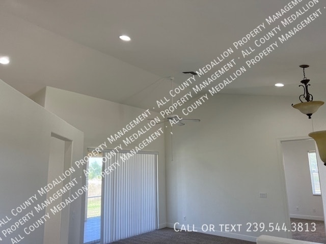 Foto del edificio - 390 Palomar Ave