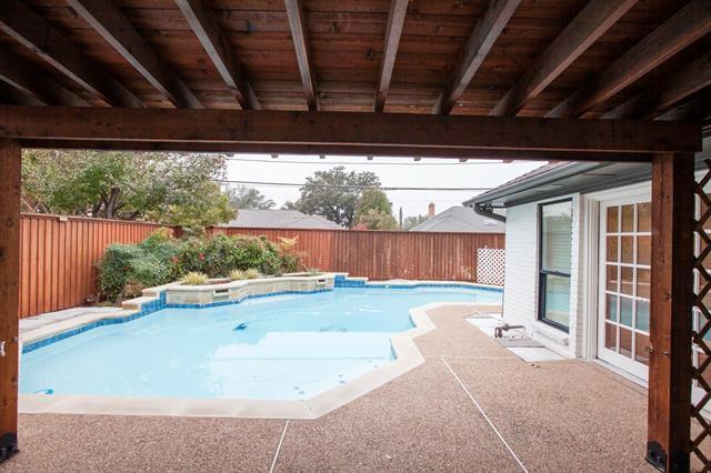 Foto del edificio - 16114 Shadybank Dr